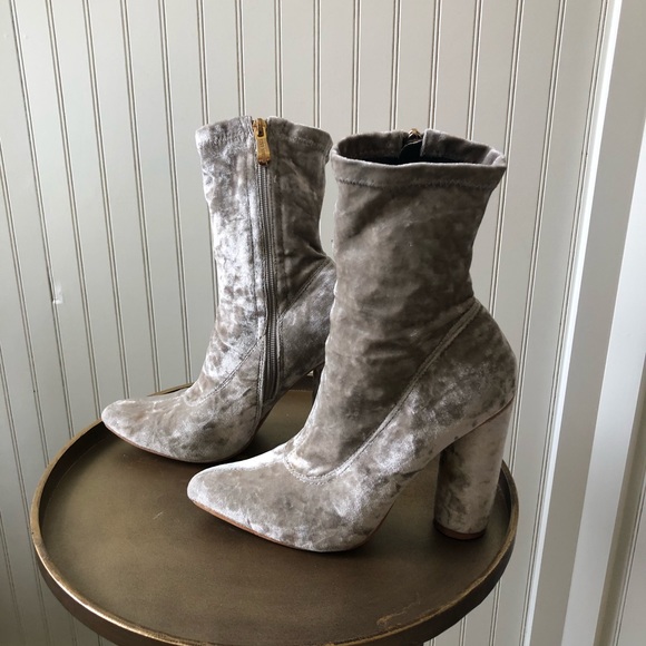 CAPE ROBBIN PAW-26 VELVET BOOTS. 8M. - Picture 3 of 8